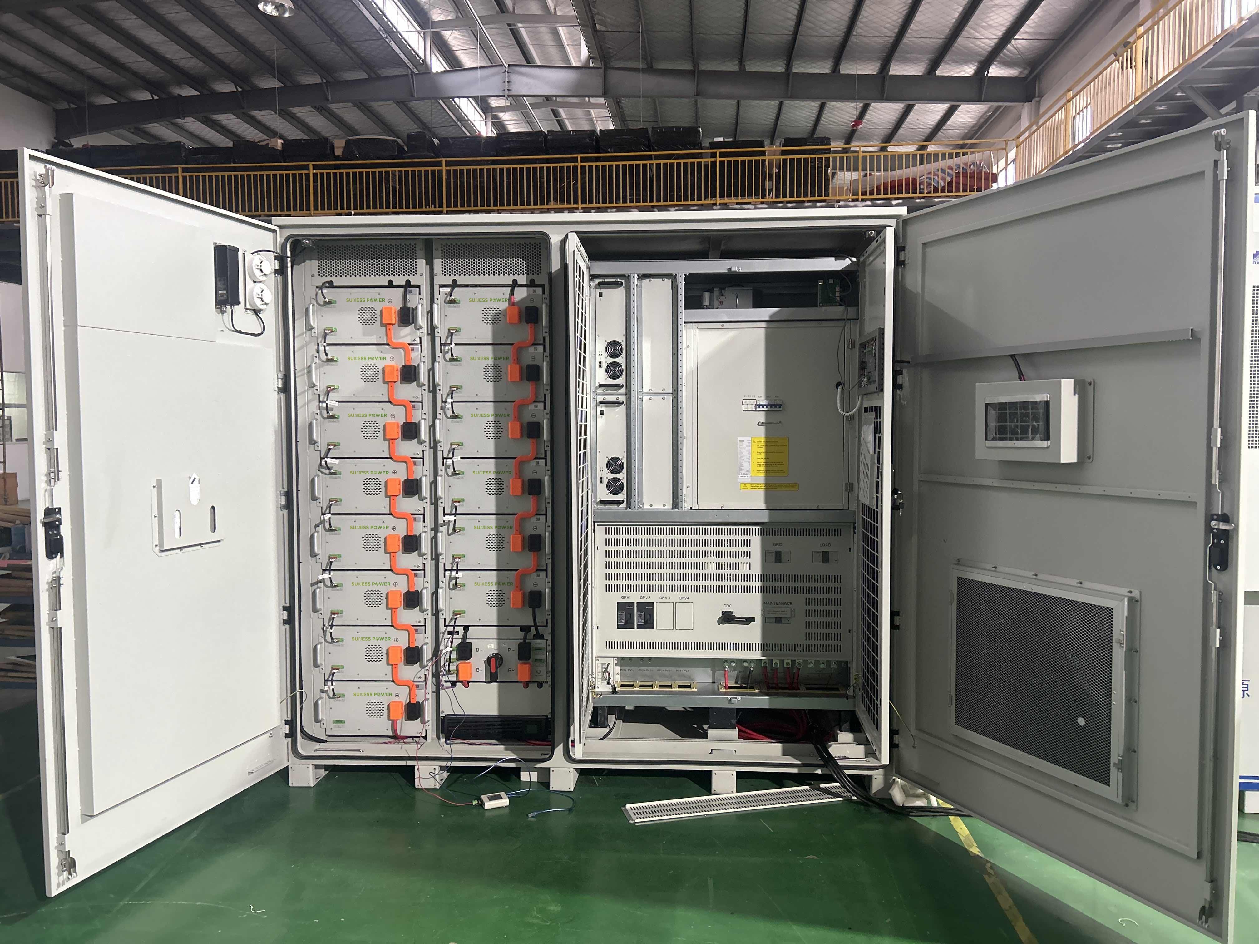 Suness power outdoor cabinet 125kw-261kwh BESS solution.jpg
