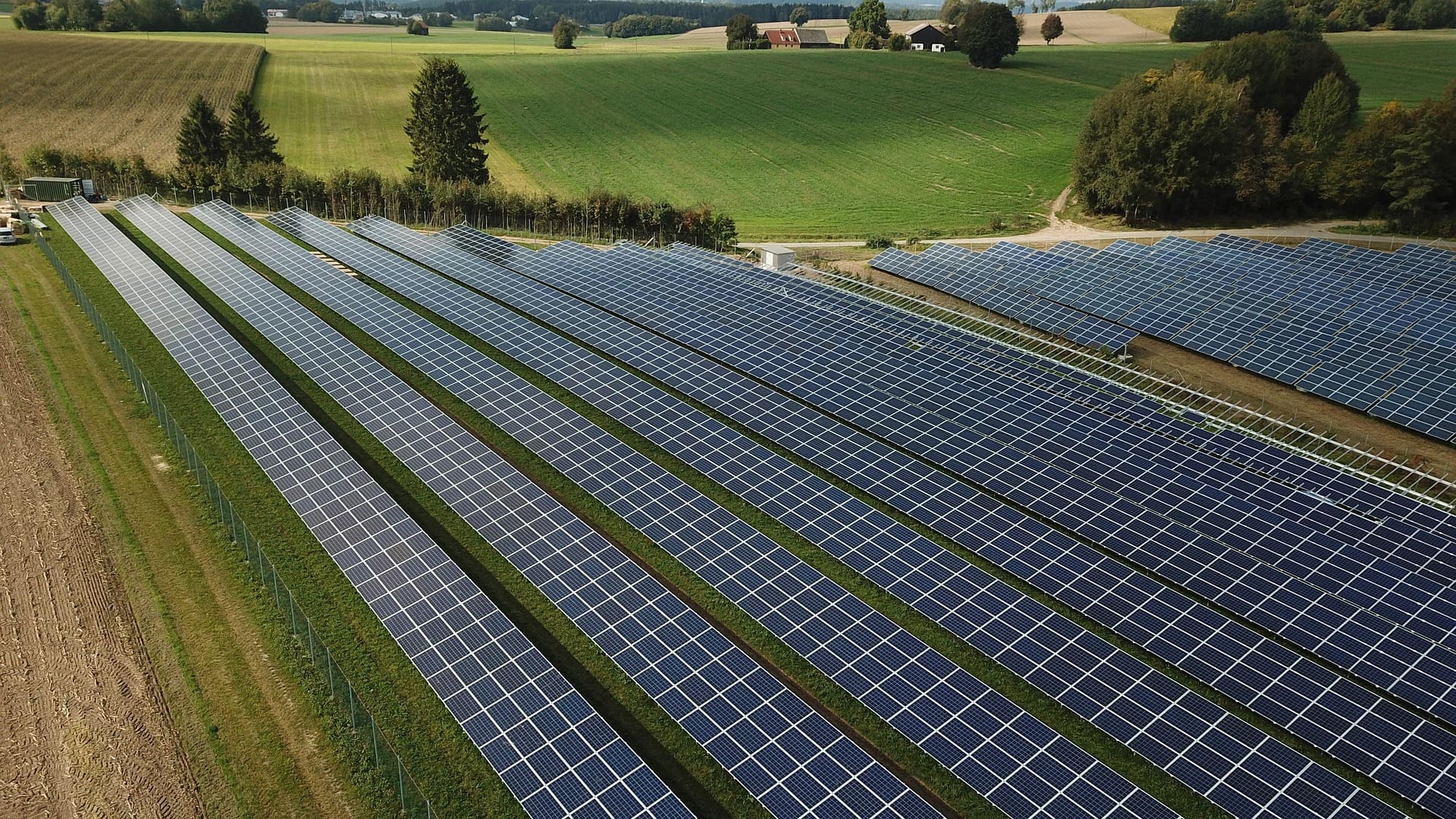 suness power-Utility-Scale ESS-solar hybrid system.jpg